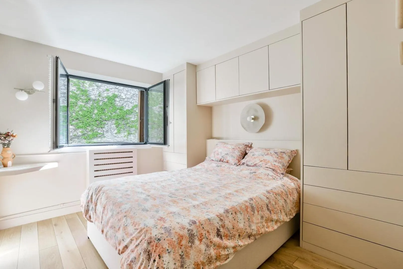 Hidden Gem In The Heart Of Paris' 11Th District Apartment France