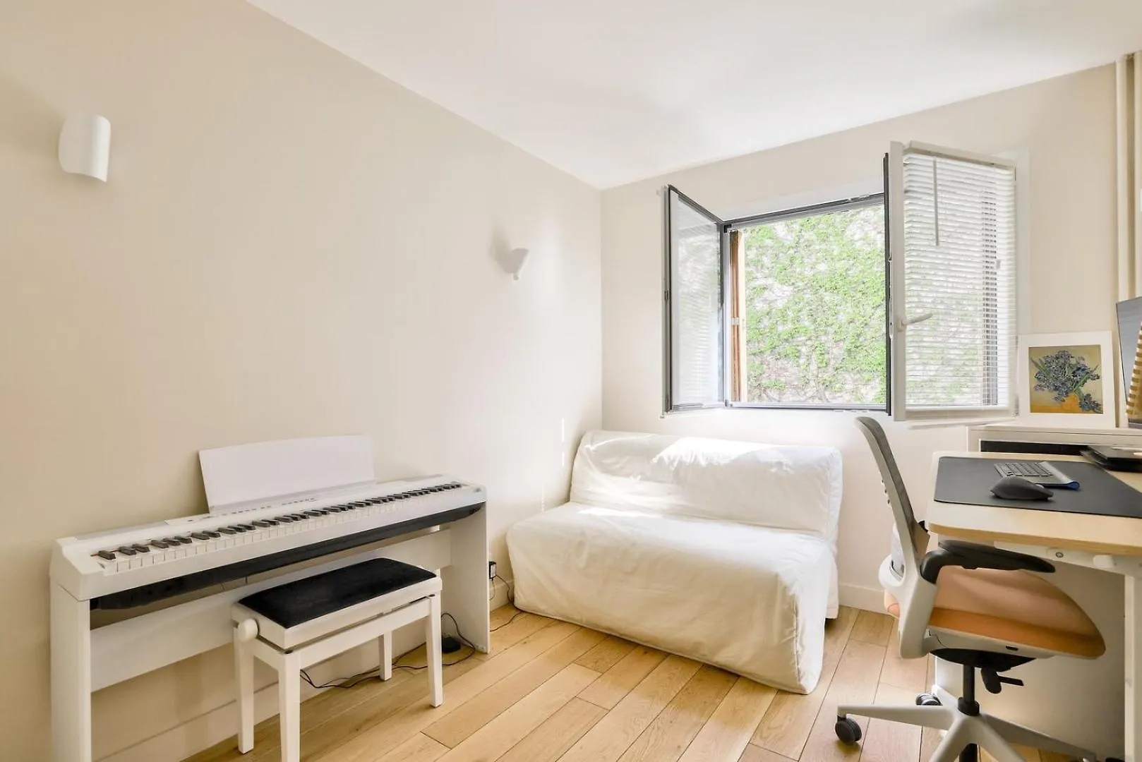 Hidden Gem In The Heart Of Paris' 11Th District Apartment